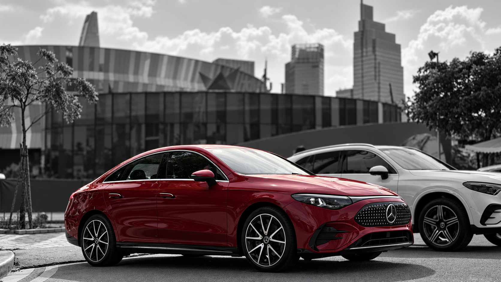 Xe Mercedes-Benz màu đỏ tại TP. Hồ Chí Minh